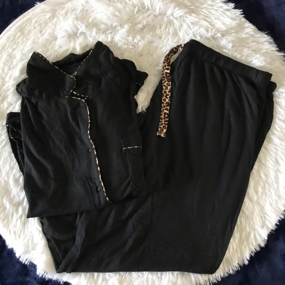 Gilligan & O’Malley Black Leopard Pajama Set